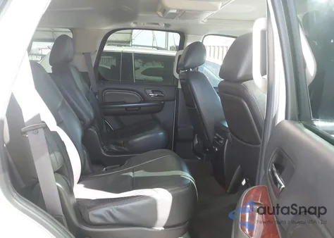 2011 Cadillac Escalade Premium z USA, uszkodzony, nr VIN 1GYS4CEF8BR396716